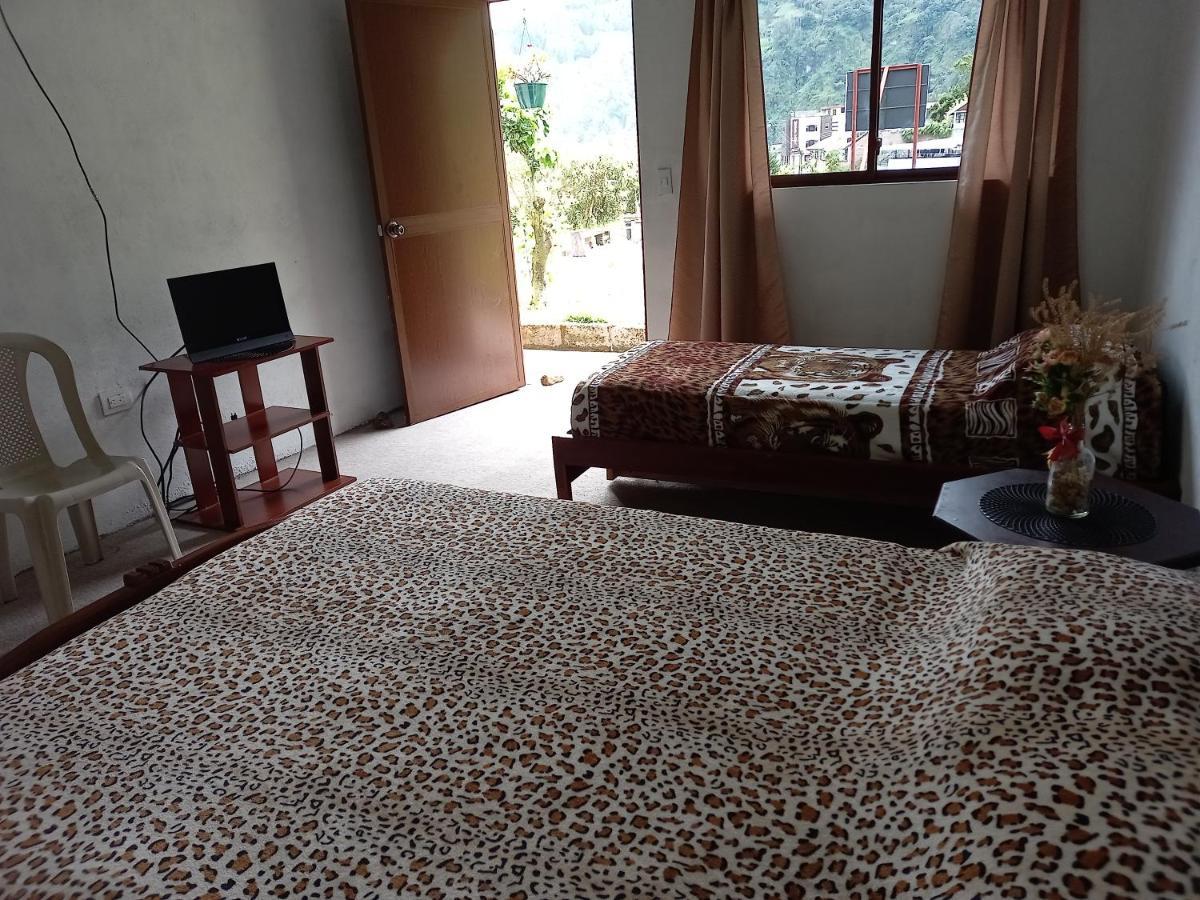 Montano Camping & Hostel Baños Dış mekan fotoğraf